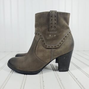 Clarks Alpine Gale Black Leather Comfort High Heel Ankle Boots B277